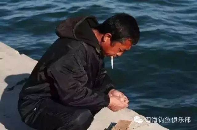 【钓鱼学堂】采集海蚯蚓的易行方法！