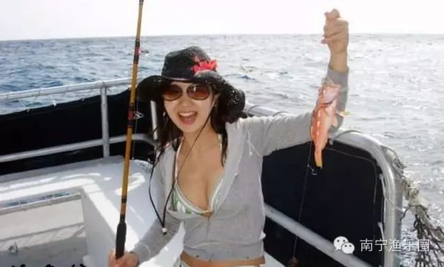 【渔乐播报】听渔乐圈美女讲述她如何爱上钓鱼的亲身经历（上集），声音好美！