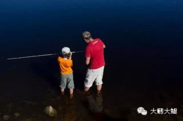 【垂钓 技巧】在水库湖泊垂钓鱼不吃钩可适当调整竿长