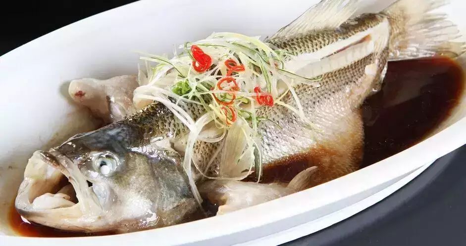 粤菜大厨蒸鱼秘籍：四个最容易被忽略的蒸鱼小技巧