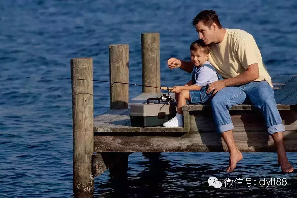 一个孩子含泪写下《我的爸爸是个钓鱼佬》惊呆了老师!
