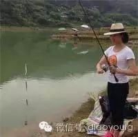 带老婆去钓鱼，她第一次特别兴奋！