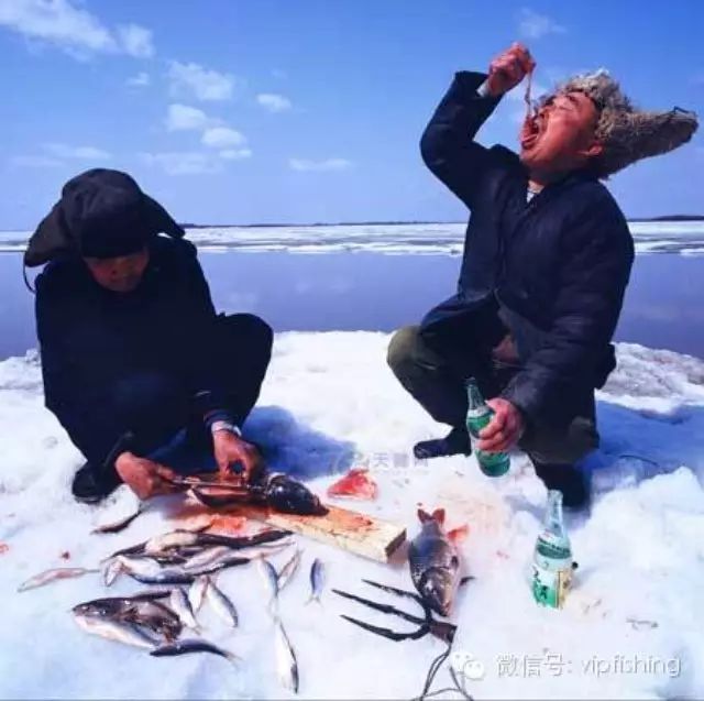 东北地区赫哲族人冰钓的三个技巧