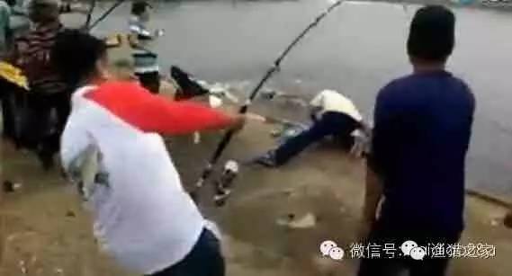 【视频】这不是海边，是广东的海钓场，钓鱼的人爆满！