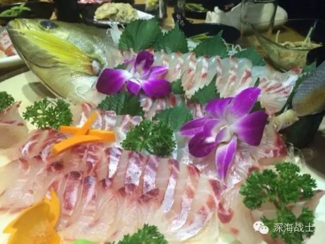 南油的一种深受欢迎而又常见的刺身极品鱼--黄鸡。。。在这里先不谈怎么吃，只讲怎么钓