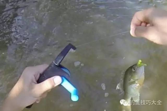 科技：无杆也能钓鱼--3D打印鱼竿专为“左撇子”！