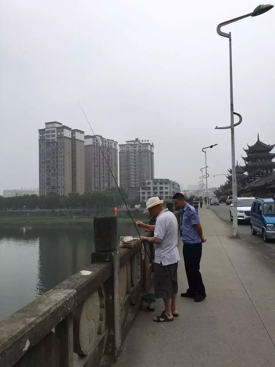 罗江城管动态|亲，桥上垂钓有危险！