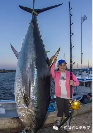 【钓鱼新闻】加拿大12岁女孩钓起500多斤大鱼 破世界纪录