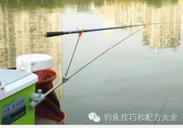 竞技池塘钓猾口鱼的浮钓法与底钓法