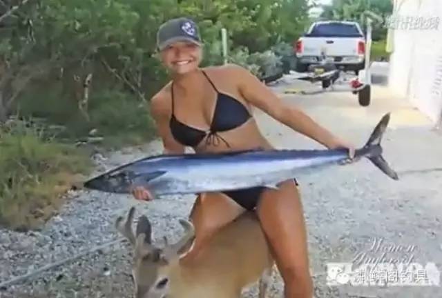 【视频】美女展示深水海钓，好大，好大耶！