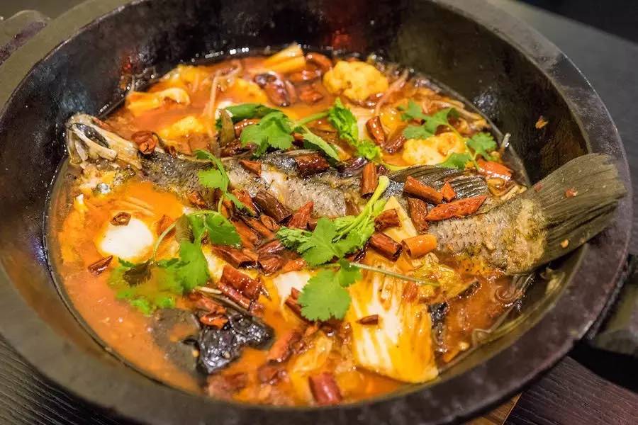 谁说川菜只有辣？十余种鱼的吃法，四川传统连锅汤，在这家店都能得到满足！