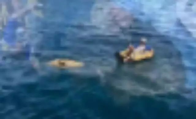 【视频】男子连钓两条巨型石斑鱼，真是运气要到家了