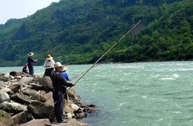 四种在江河中常用的钓鱼技巧
