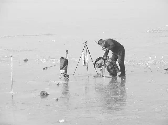 衡水湖执法部门集中整治冰钓 冰钓危险