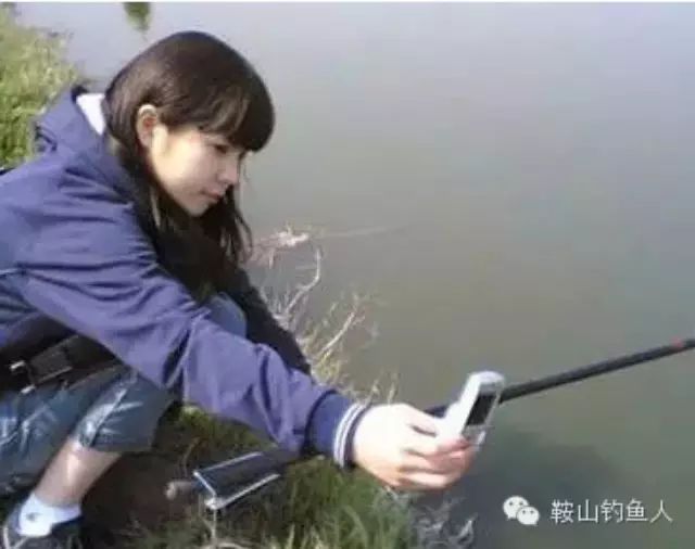 【视频】宋小宝野外学钓鱼 直接笑岔气