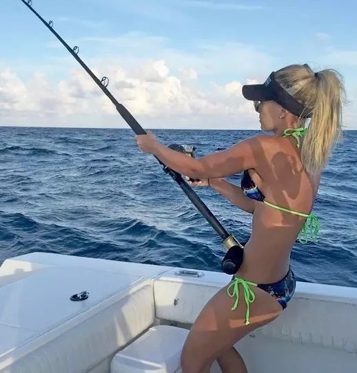 她6岁出海钓鱼，27岁成了全球钓鱼网红