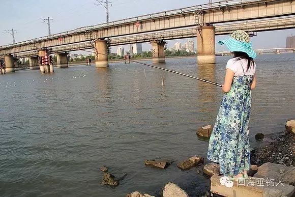 【视频】这个长得像杨幂的美女钓鱼技术真的太好了！