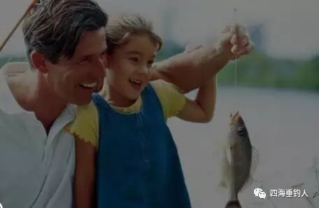 爸爸直播小萝莉钓鱼，钓到大鱼了开心的不要不要滴