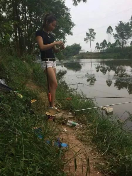 带女生去钓鱼，野钓意外的收获