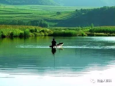 简单介绍一下几种野外走水钓鱼的方法和技巧