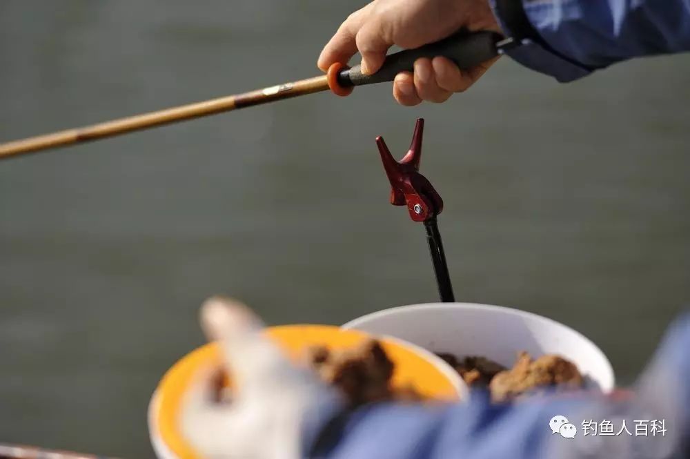 竞技钓中饵料和基本功是最为重要的，为今年的钓鱼比赛收藏吧。