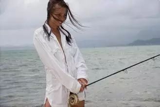 岛国美女陪你钓鱼！！！！！！