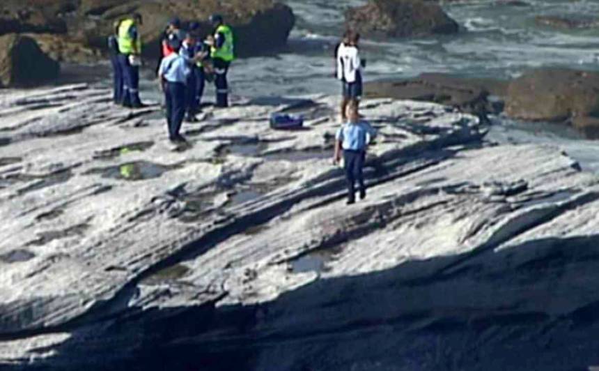 悲恸！58岁东北男子在悉尼岩钓坠海身亡！尸体已找到，遇难时未穿救生衣！澳方曾派出海陆空三方救援！