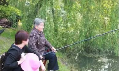 回忆和祖母一起钓鱼的时光