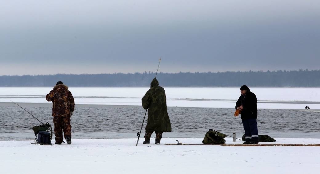 冬季钓鱼选位与打窝的看法