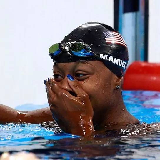 24小时奥运头条：史上首位黑人女性奥运游泳冠军诞生
