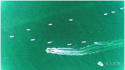 无人机拍海钓：20艘船似战舰排列 场面壮观