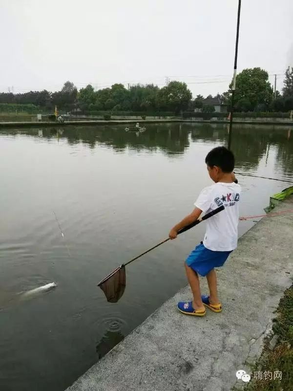 钓鱼人再不努力，你连小孩都比不上！