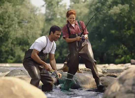 女人们，恭喜你有个爱钓鱼的男人！