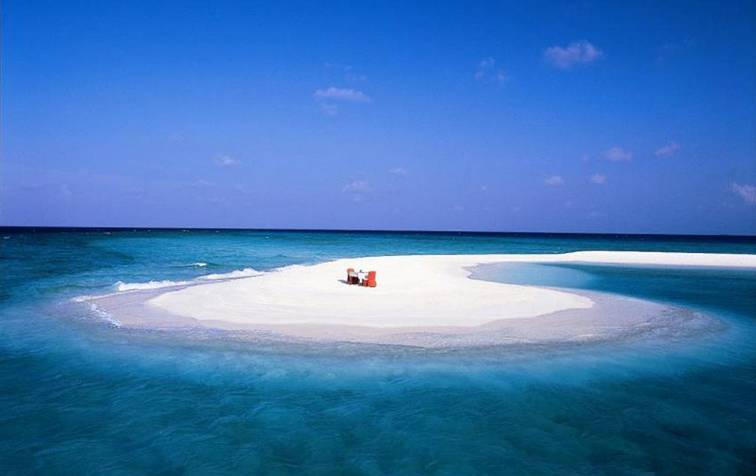 马代这些岛才是颜值担当，坐拥最美拖尾沙滩，还能实力省下几千块